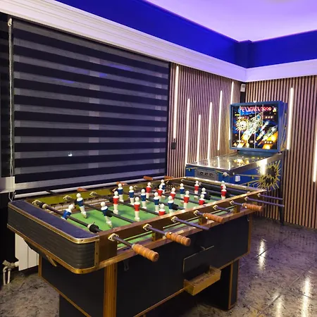 Mairi - 2 Private Pools & Game Near Athens Willa *